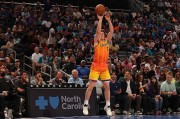 克努佩尔26+11+8造NBA新历史 比肩基德库里来日必超？